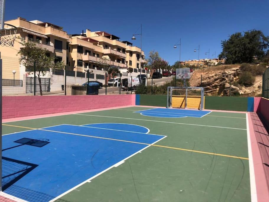 Bajo Con Jardin En Primera Linea De Playa Málaga Dış mekan fotoğraf