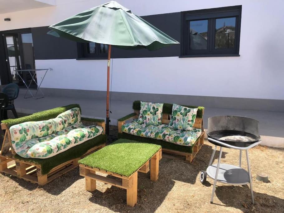 Bajo Con Jardin En Primera Linea De Playa Málaga Dış mekan fotoğraf