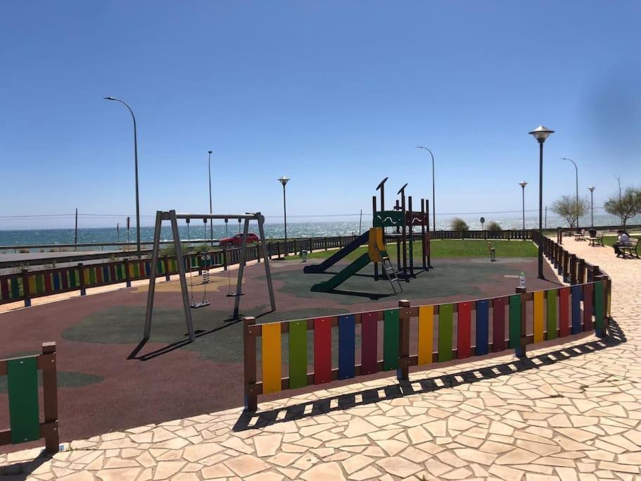Bajo Con Jardin En Primera Linea De Playa Málaga Dış mekan fotoğraf